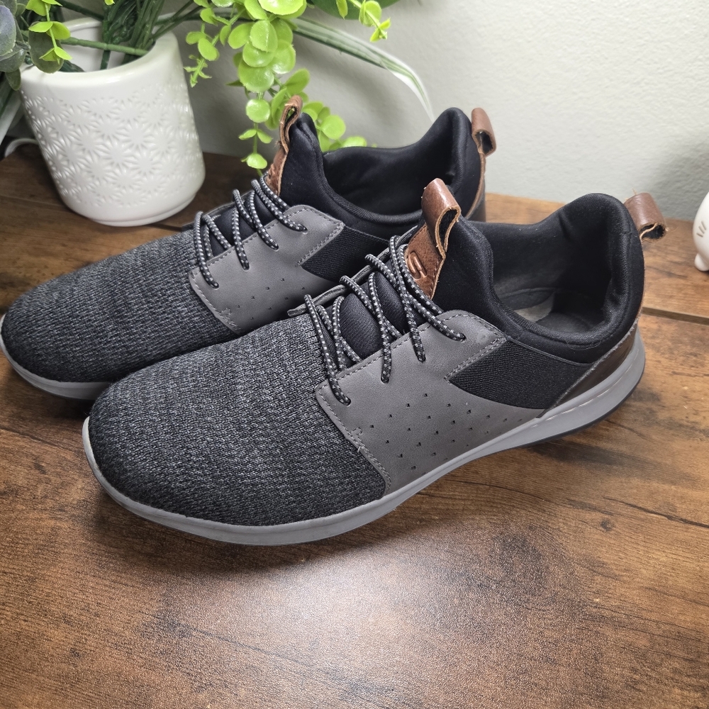Sketchers Classic Running or Casual Shoes GB Men size 9.5